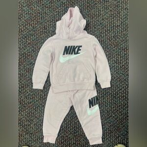 Nike toddler girl set